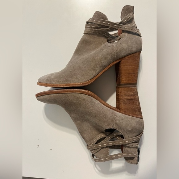 Frye Gray Ankle Boots with Western-Inspired Design - Picture 8 of 14